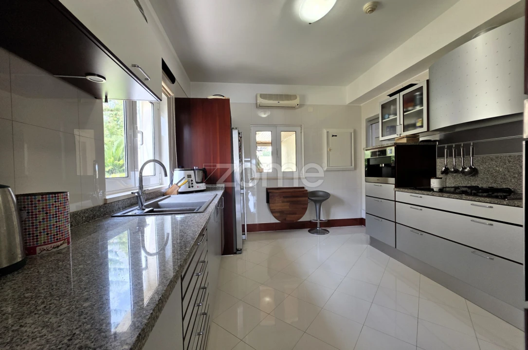 Moradia T4 para Venda em Quarteira Foto 15