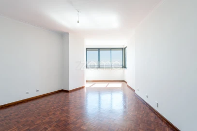 Apartamento T3 para Arrendamento em Penha de França