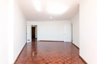 Apartamento T3 para Arrendamento em Penha de França
