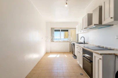 Apartamento T3 para Arrendamento em Penha de França
