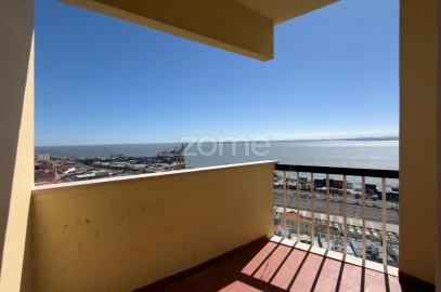 Apartamento T3 para Arrendamento em Penha de França