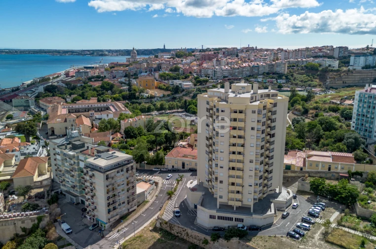 Apartamento T3 para Arrendamento em Penha de França Foto 27