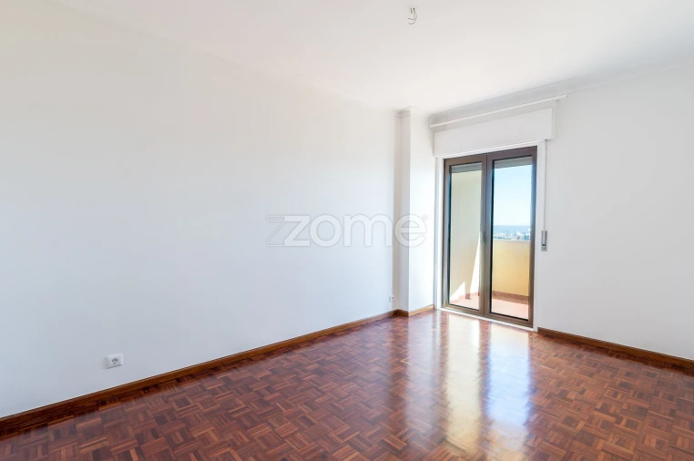 Apartamento T3 para Arrendamento em Penha de França Foto 4