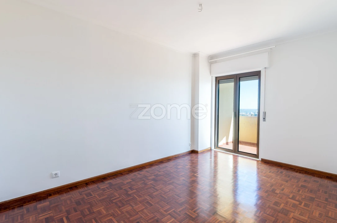 Apartamento T3 para Arrendamento em Penha de França Foto 4