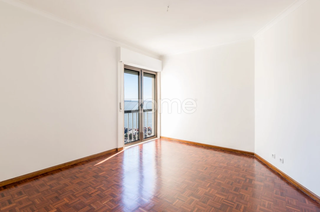 Apartamento T3 para Arrendamento em Penha de França Foto 7