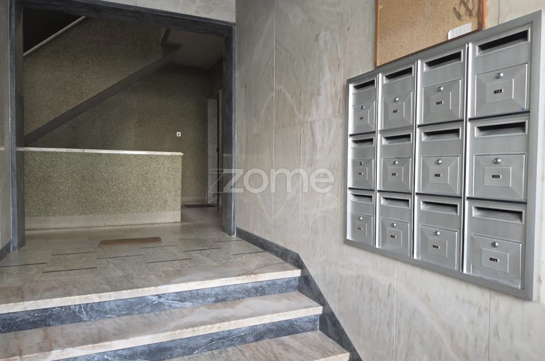 Apartamento T2 para Venda em Águas Livres Foto 2