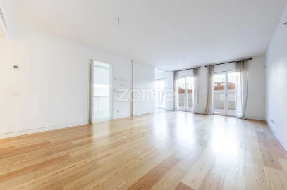 Apartamento T2 para Arrendamento em Ajuda