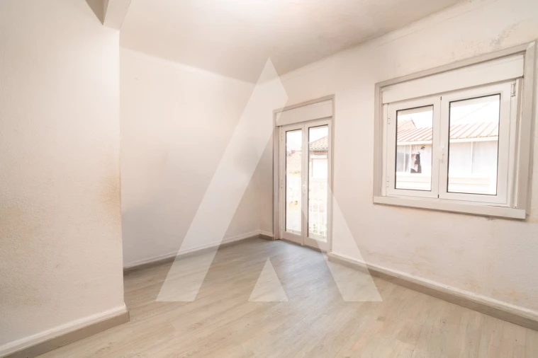 Prédio para Venda em Trouxemil e Torre de Vilela Foto 9