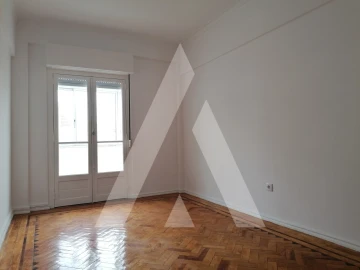 Apartamento T2 para Arrendamento em Alcantara