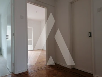 Apartamento T2 para Arrendamento em Alcantara