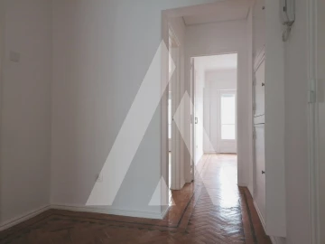 Apartamento T2 para Arrendamento em Alcantara