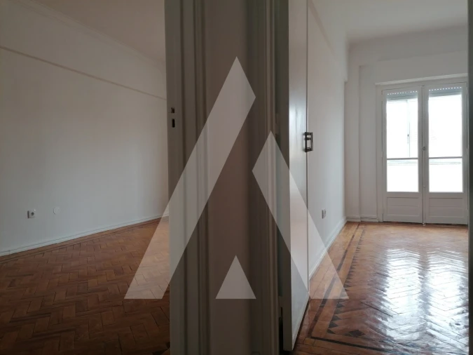 Apartamento T2 para Arrendamento em Alcantara Foto 6