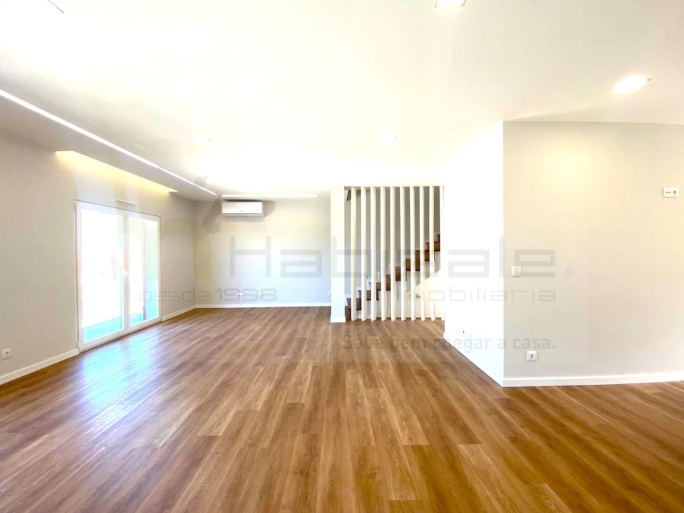 Moradia T3 para Venda em Almargem do Bispo, Pêro Pinheiro e Montelavar Foto 2