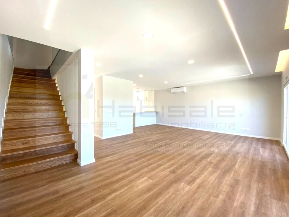 Moradia T3 para Venda em Almargem do Bispo, Pêro Pinheiro e Montelavar Foto 3