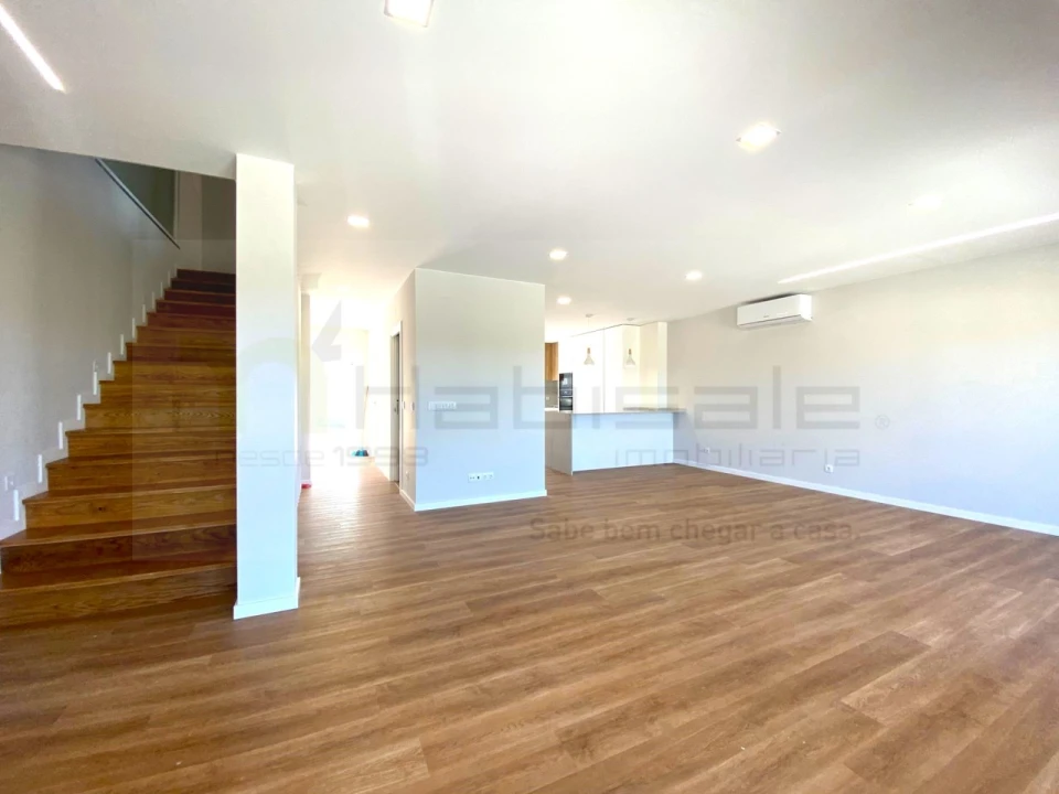 Moradia T3 para Venda em Almargem do Bispo, Pêro Pinheiro e Montelavar Foto 4