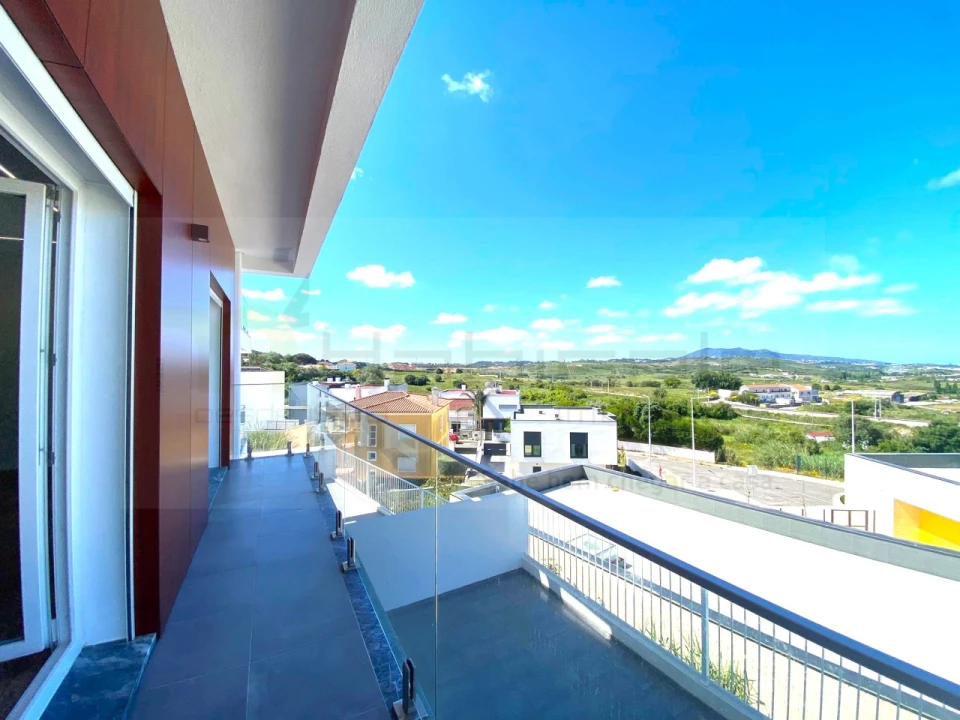 Moradia T3 para Venda em Almargem do Bispo, Pêro Pinheiro e Montelavar Foto 12