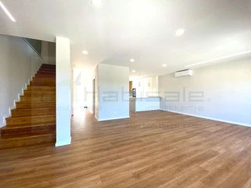 Moradia T3 para Venda em Almargem do Bispo, Pêro Pinheiro e Montelavar