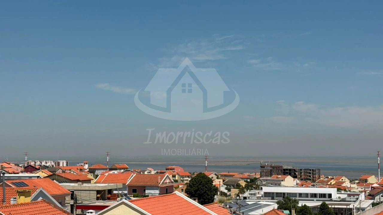 Moradia T4 para Venda em Santa Iria de Azoia, São João da Talha e Bobadela Foto 13