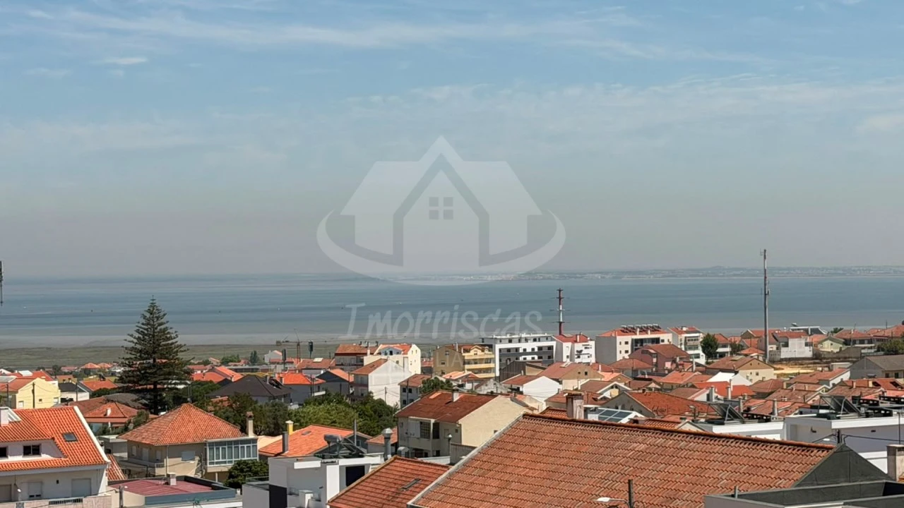 Moradia T4 para Venda em Santa Iria de Azoia, São João da Talha e Bobadela Foto 14