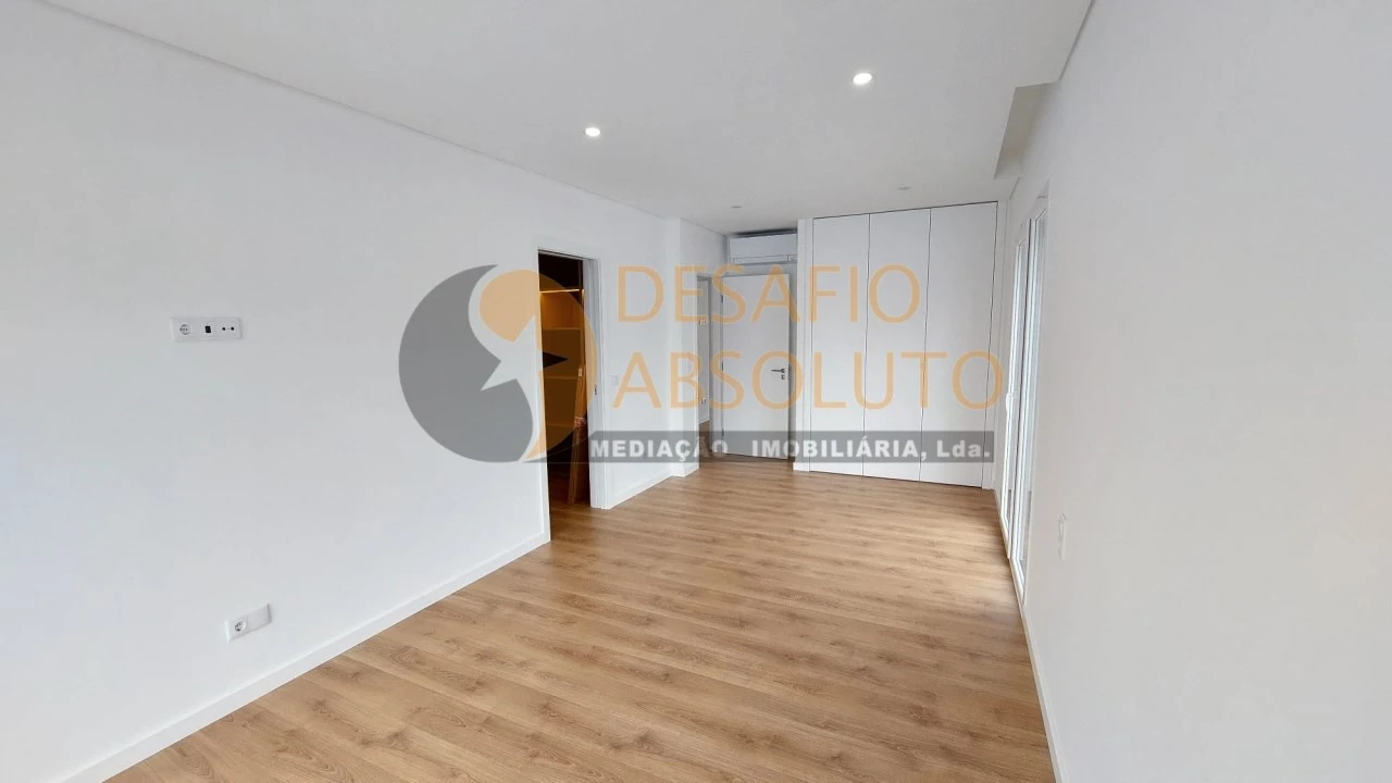 Moradia T4 para Venda em Fernao Ferro Foto 15