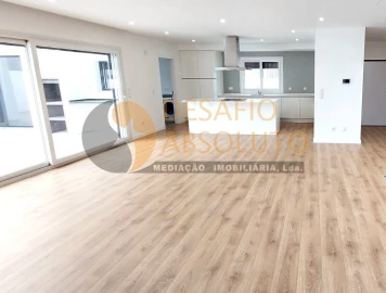 Moradia T4 para Venda em Fernao Ferro