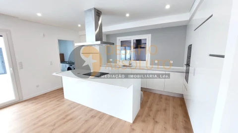 Moradia T4 para Venda em Fernao Ferro