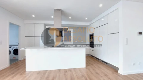 Moradia T4 para Venda em Fernao Ferro