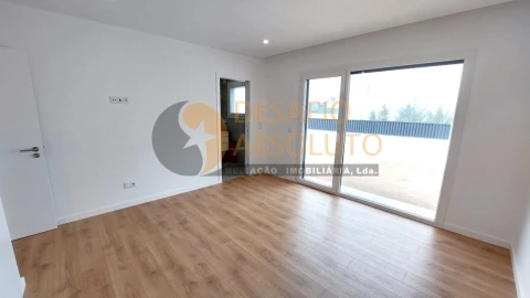 Moradia T4 para Venda em Fernao Ferro