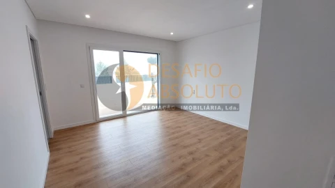 Moradia T4 para Venda em Fernao Ferro