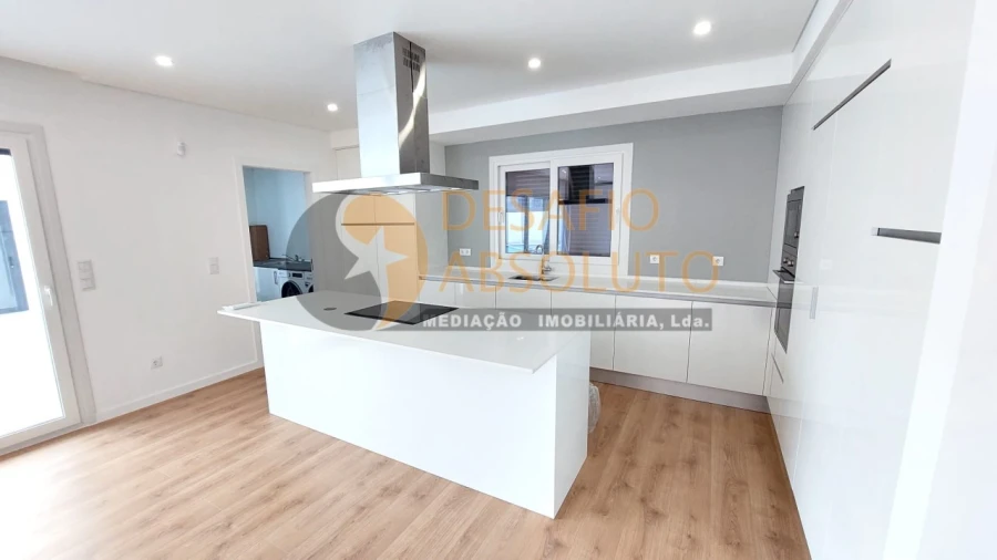 Moradia T4 para Venda em Fernao Ferro Foto 2