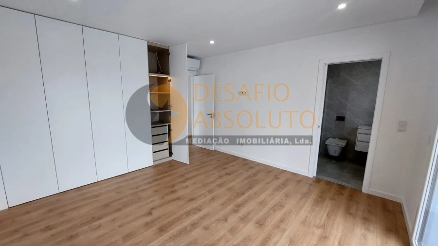 Moradia T4 para Venda em Fernao Ferro Foto 6