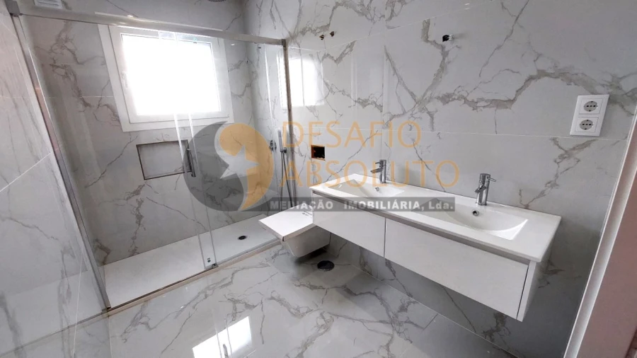 Moradia T4 para Venda em Fernao Ferro Foto 16