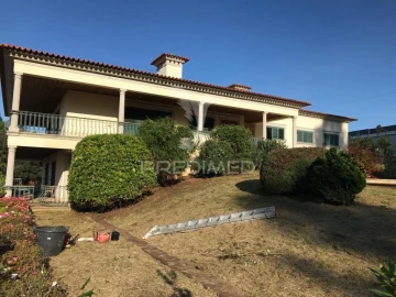 Moradia T7 para Venda em Bougado (São Martinho e Santiago)