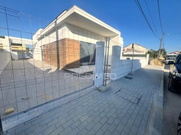 Moradia T3 para Venda em Fernao Ferro