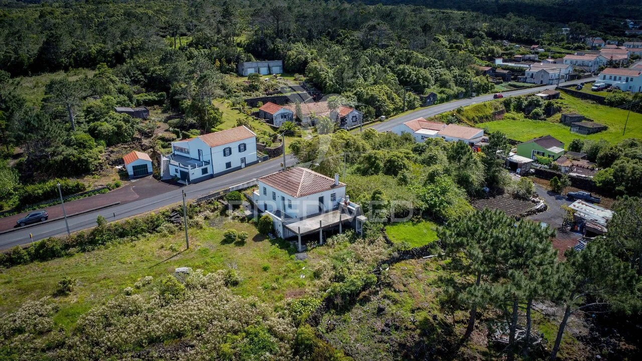 Moradia T3 para Venda em Santa Luzia Foto 1