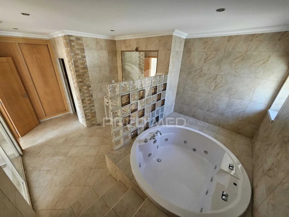 Moradia T4 para Venda em Assunção, Ajuda, Salvador e Santo Ildefonso Foto 35