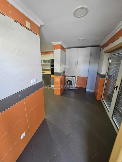 Moradia T4 para Venda em Assunção, Ajuda, Salvador e Santo Ildefonso