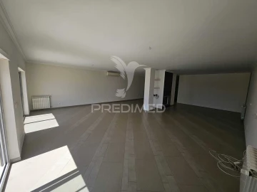 Moradia T4 para Venda em Assunção, Ajuda, Salvador e Santo Ildefonso