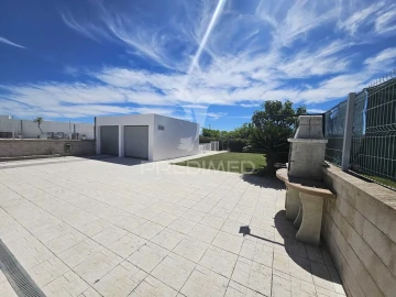 Moradia T4 para Venda em Assunção, Ajuda, Salvador e Santo Ildefonso