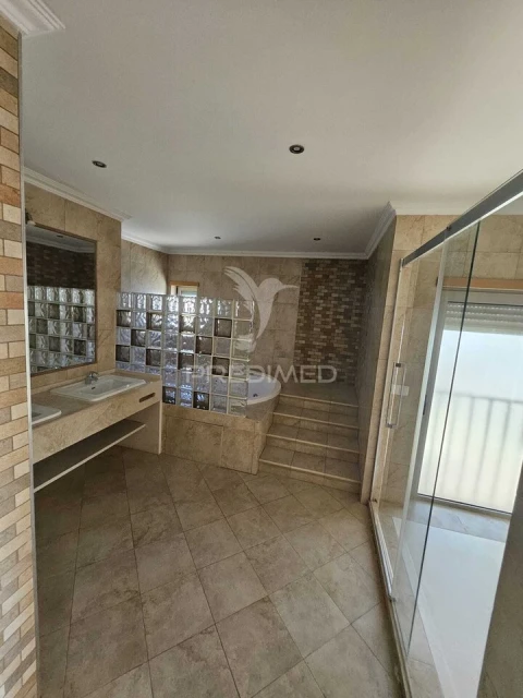 Moradia T4 para Venda em Assunção, Ajuda, Salvador e Santo Ildefonso