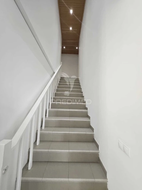 Moradia T4 para Venda em Assunção, Ajuda, Salvador e Santo Ildefonso