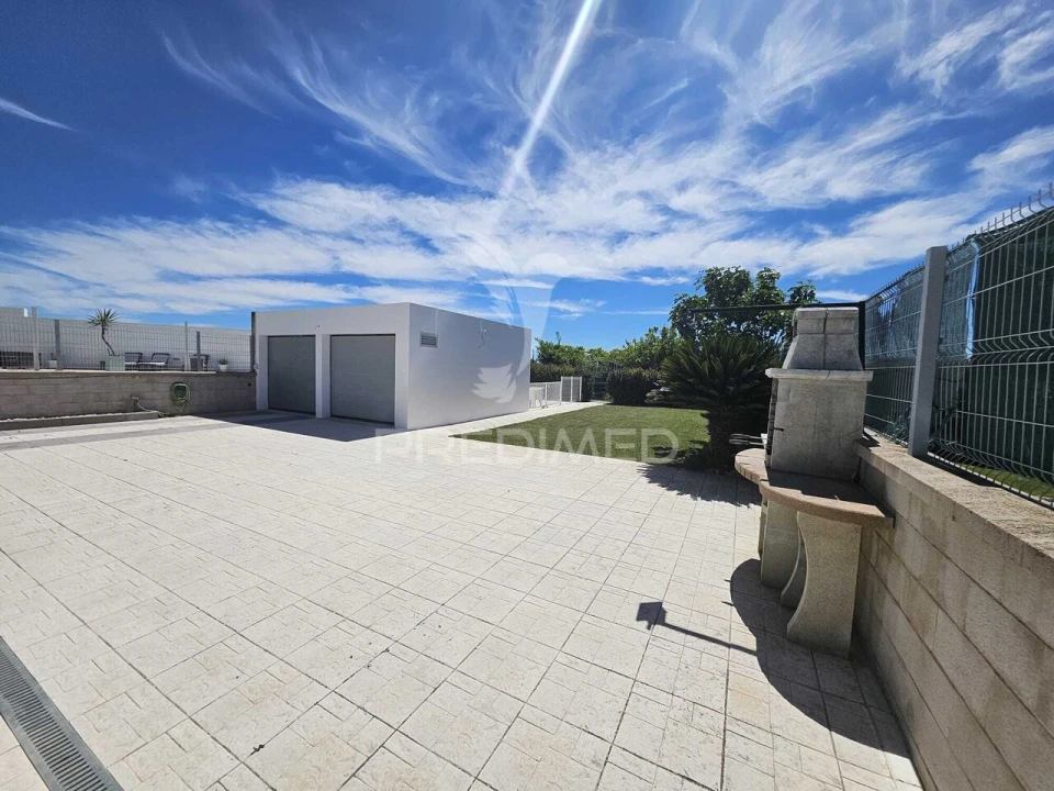 Moradia T4 para Venda em Assunção, Ajuda, Salvador e Santo Ildefonso Foto 9