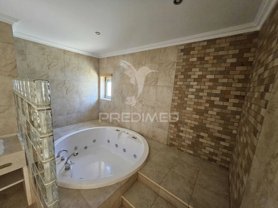 Moradia T4 para Venda em Assunção, Ajuda, Salvador e Santo Ildefonso Foto 28