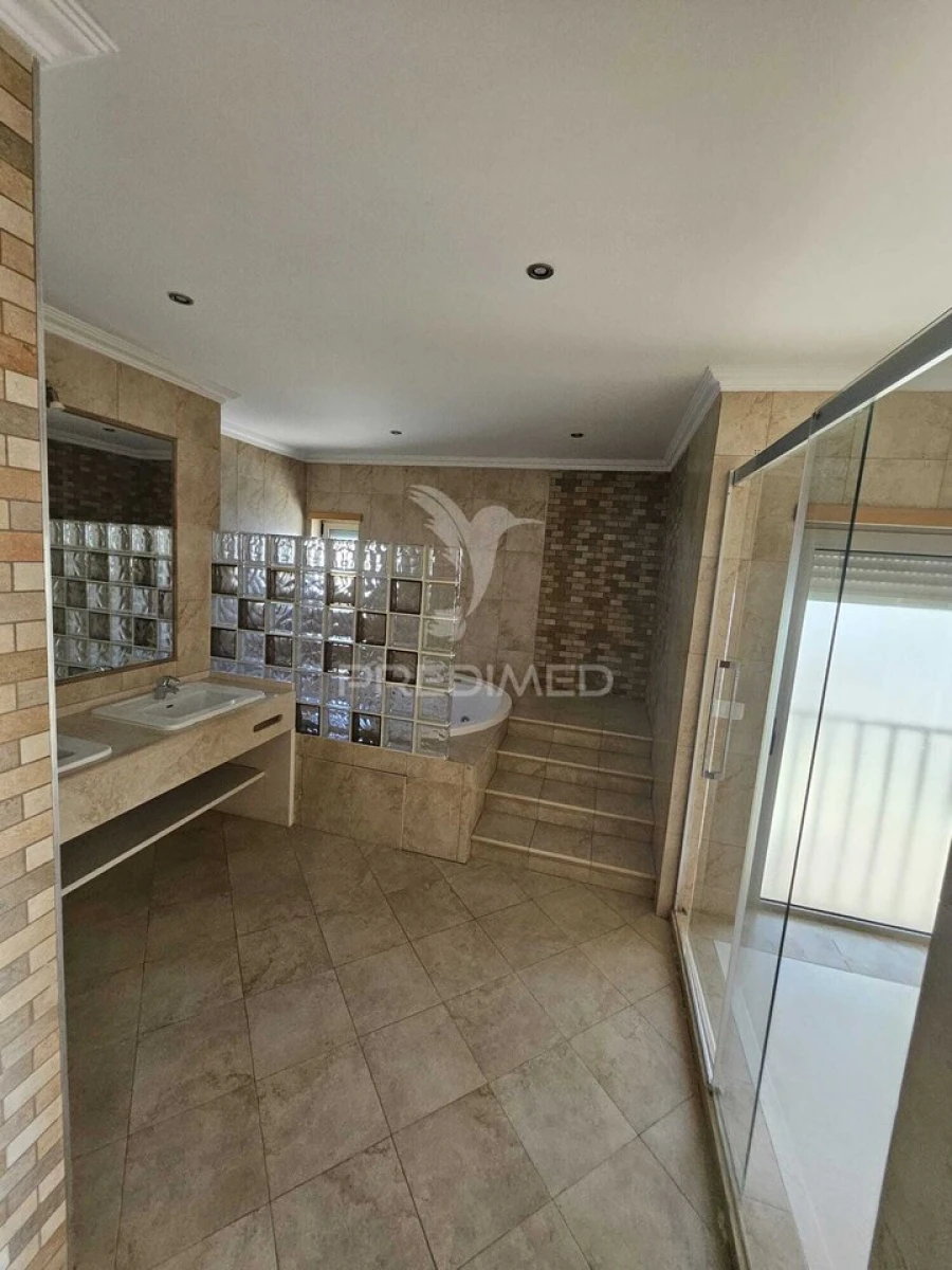 Moradia T4 para Venda em Assunção, Ajuda, Salvador e Santo Ildefonso Foto 34