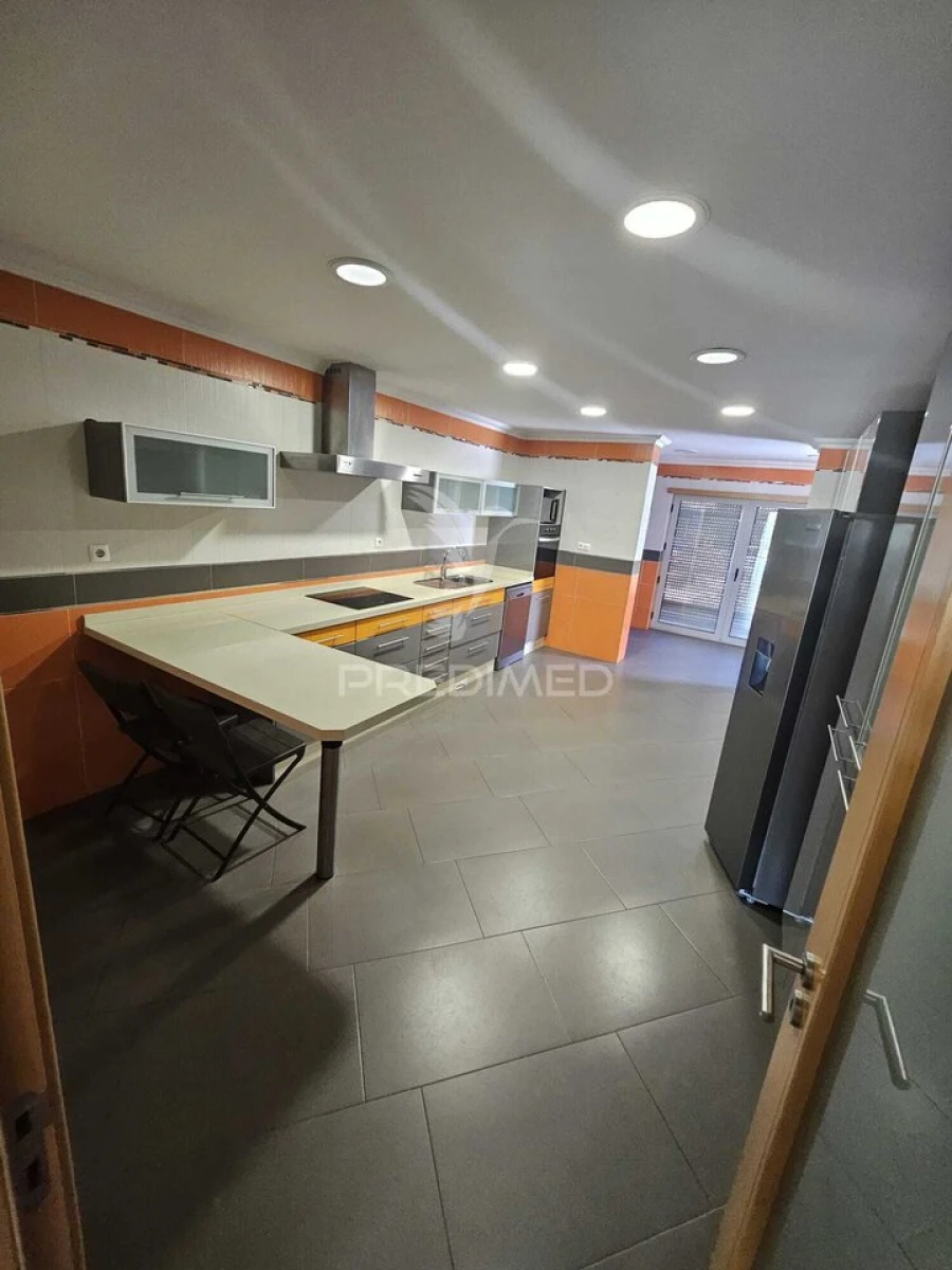Moradia T4 para Venda em Assunção, Ajuda, Salvador e Santo Ildefonso Foto 24