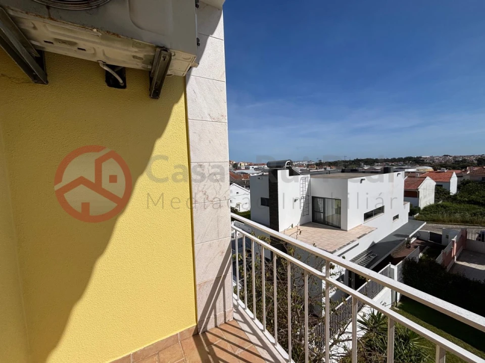 Moradia T5 para Venda em Laranjeiro e Feijó Foto 17