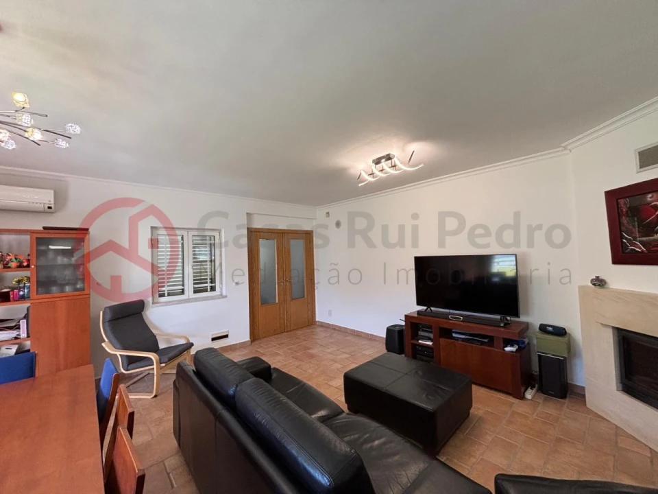 Moradia T5 para Venda em Laranjeiro e Feijó Foto 6