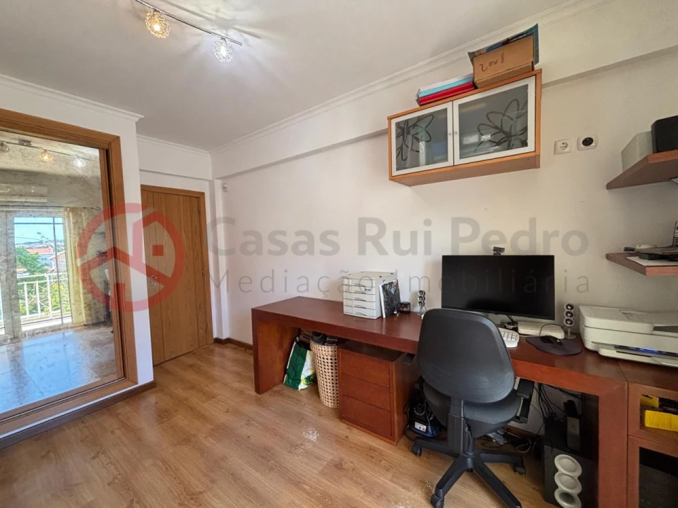 Moradia T5 para Venda em Laranjeiro e Feijó Foto 29