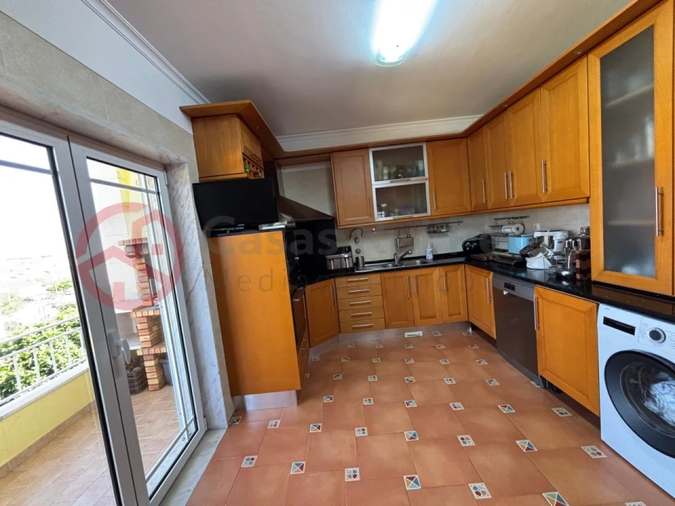 Moradia T5 para Venda em Laranjeiro e Feijó Foto 3