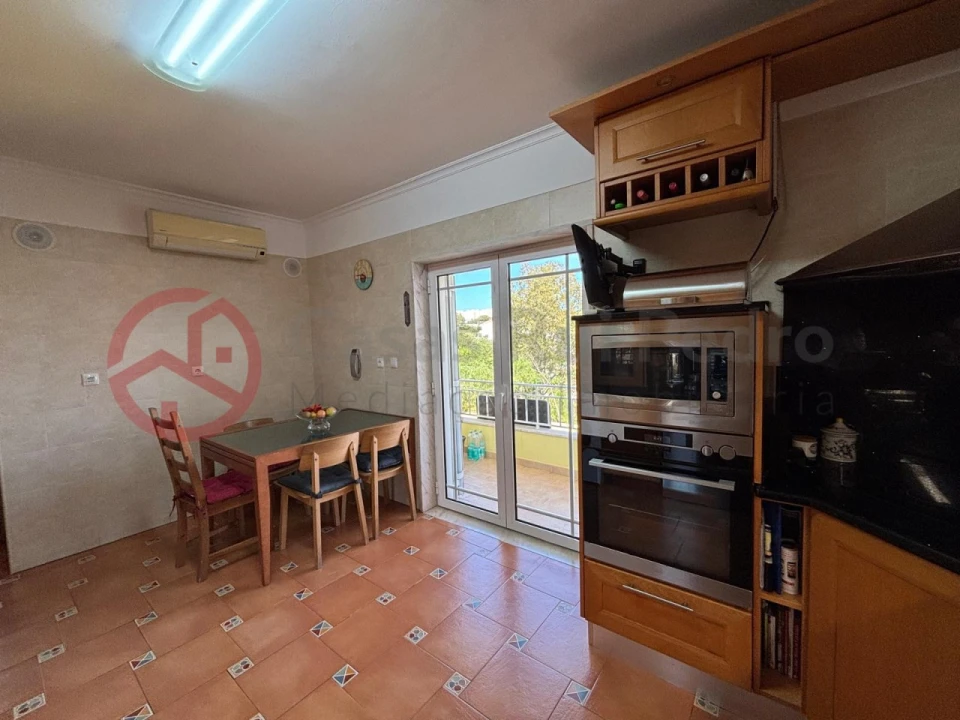 Moradia T5 para Venda em Laranjeiro e Feijó Foto 1